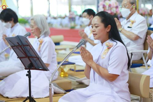 ภาพ No.85322:พิธีถวายมหาสังฆทานคณะสงฆ์ 2000 กว่าวัดทั่วประเทศปีที่ 23, พิธีถวายไทยธรรมคณะสงฆ์ 323 วัด 4 จังหวัดชายแดนภาคใต้, พิธีมอบปัจจัยช่วยเหลือครู 4 จังหวัดชายแดนภาคใต้ ณ สภาธรรมกายสากล วัดพระธรรมกาย ในวันสมาธิโลก อาทิตย์ที่ 6 สิงหาคม พ.ศ. 2566