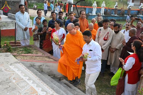 ภาพ No.179376:พิธีทอดกฐินสมทบ ณ วัดสันตินิเกตัน (Santiniketan Temple) เมืองกัลกัตตา ประเทศอินเดีย วันที่ 9 พฤศจิกายน พ.ศ. 2567 เพื่อสร้างโรงพยาบาลสำหรับชุมชน Santiniketan Ambedga Buddhist welfare mission
