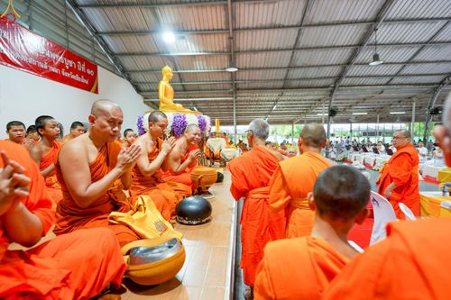 ภาพ No.228100:วันอาทิตย์ที่ 8 มิถุนายน พ.ศ. 2568 พิธีตักบาตรพระ 500 รูป ปีที่ 10 ณ ธุดงคสถานล้านนา อำเภอสันทราย จังหวัดเชียงใหม่