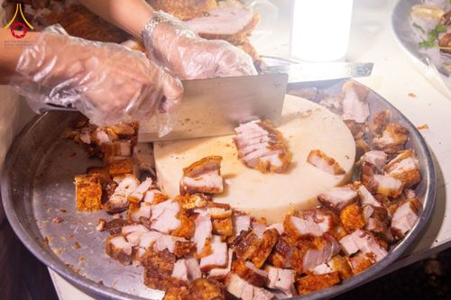 ภาพ No.201763:พิธีถวายภัตตาหารเป็นสังฆทาน แด่พระธรรมยาตรา ณ อนุสรณ์สถานบางปลา วัดบางปลา อำเภอบางเลน จังหวัดนครปฐม ในโครงการธรรมยาตรา กตัญญูบูชา มหาปูชนียาจารย์ พระมงคลเทพมุนี(สด จนฺทสโร) พระผู้ปราบมาร อนุสรณ์สถาน 7 แห่ง ปีที่ 13 วันที่ 26 มกราคม พ.ศ. 2568