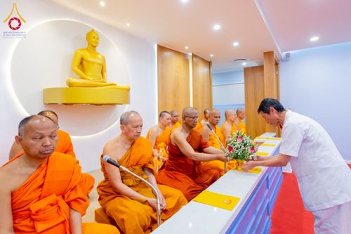 ภาพ No.233243:วันอาทิตย์ที่ 6 กรกฎาคม พ.ศ. 2568 พิธีถวายมหาสังฆทานแด่คณะสงฆ์ทั่วโลกและพิธีตักบาตรเนื่องในวันเข้าพรรษา  ณ วัดพุทธเคปทาวน์ ประเทศแอฟริกาใต้