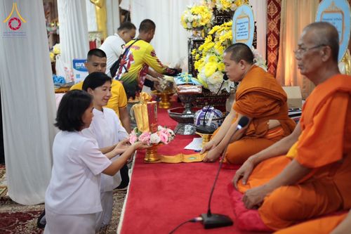 ภาพ No.178661:พิธีทอดกฐิน ณ วัดลครทำ แขวงบ้านช่างหล่อ บางกอกน้อย กรุงเทพฯ แขวงบางพลัด เขตบางพลัด กรุงเทพฯ ในโครงการกฐินสามัคคีทั่วไทย 30,000 วัด บูชาธรรม 80 ปี หลวงพ่อธัมมชโย โดยคณะศิษยานุศิษย์วัดพระธรรมกาย วันที่ 9 พฤศจิกายน พ.ศ. 2567