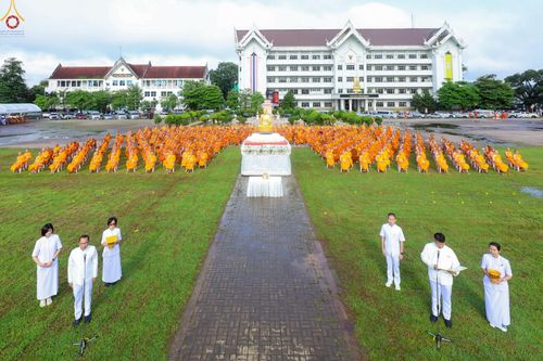 ภาพ No.239135:วันอาทิตย์ที่ 17 สิงหาคม พ.ศ. 2568 พิธีอัญเชิญรูปเหมือนพระมงคลเทพมุนี (สด จันทสโร) ณ ศาลากลางจังหวัดเลย ถึงลานพญานาค สวนสาธารณะกุดป่อง อ.เมือง จ.เลย