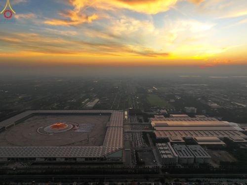 ภาพ No.187702:พิธีตักบาตรฉลองพระใหม่ ต้อนรับพุทธศักราช 2568 ณ ลานธรรมพระมหาธรรมกายเจดีย์ วัดพระธรรมกาย จ.ปทุมธานี วันที่ 1 มกราคม พ.ศ. 2568