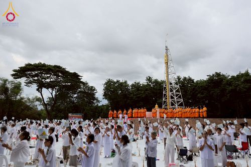 ภาพ No.261844:วันที่ 14 ตุลาคม พ.ศ. 2568 พิธีกลั่นแผ่นดิน โปรยทรายตอกเสาเข็มมหามงคลต้นแรก  สร้างองค์พระเจดีย์และจุดประทีปถวายเป็นพุทธบูชา ณ ศูนย์ปฏิบัติธรรมชัยนาท ต.ธรรมามูล อ.ชัยนาท จ.ชัยนาท