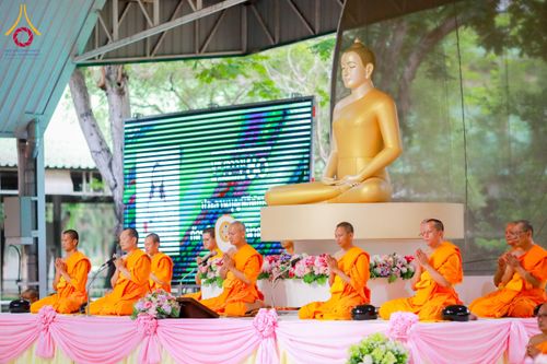 ภาพ No.61217:พิธีตักบาตรฉลองพระใหม่ รุ่นบูชาธรรมโครงการ 1-2 โครงการบรรพชาอุปสมบทหมู่ธรรมทายาท บูชาธรรมหลวงพ่อธัมมชโย 80 ปี ณ โถงช้างสำนักงานใหญ่ วัดพระธรรมกาย วันที่ 20 เมษายน พ.ศ. 2567