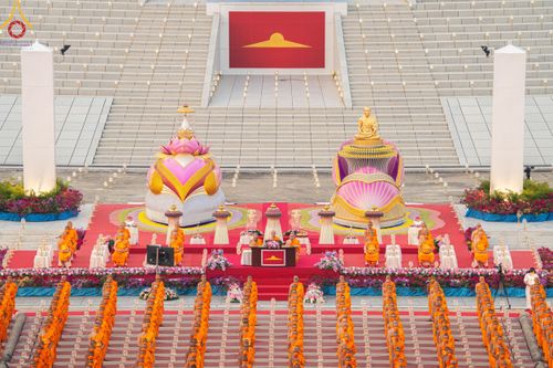 ภาพ No.121933:พิธีจุดประทีปถวายเป็นพุทธบูชา และบูชาธรรมมหาปูชนียาจารย์ พระมงคลเทพมุนี(สด จนฺทสโร) ในโครงการธรรมยาตรา กตัญญูบูชา มหาปูชนียาจารย์ พระมงคลเทพมุนี(สด จนฺทสโร) พระผู้ปราบมาร อนุสรณ์สถาน 7 แห่ง ปีที่ 12 วันที่ 31 มกราคม พ.ศ. 2567 ณ วัดพระธรรมกาย จ.ปทุมธานี