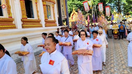 ภาพ No.169851:พิธีทอดกฐิน ณ วัดบ้านพระครูน้อย จ.บุรีรัมย์ ในโครงการกฐินสามัคคีทั่วไทย 30,000 วัด บูชาธรรม 80 ปี หลวงพ่อธัมมชโย โดยคณะศิษยานุศิษย์วัดพระธรรมกาย วันที่ 26 ตุลาคม พ.ศ. 2567