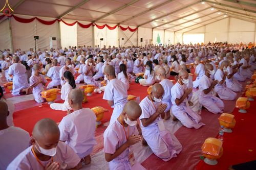 ภาพ No.67935:พิธีขอขมามอบผ้าไตรและบาตร แด่นาคธรรมทายาท ณ ประเทศอินโดนีเซีย เมื่อวันที่ 17 ธันวาคม พ.ศ. 2565