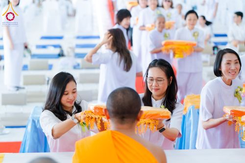 ภาพ No.173984:พิธีทอดกฐิน ศูนย์เบญจธรรม จ.ปทุมธานี ในโครงการกฐินสามัคคีทั่วไทย 30,000 วัด บูชาธรรม 80 ปี หลวงพ่อธัมมชโย โดยคณะศิษยานุศิษย์วัดพระธรรมกาย วันที่ 11 พฤศจิกายน พ.ศ. 2567