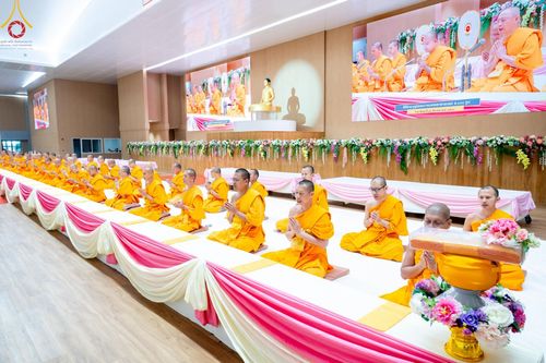ภาพ No.212680:วันอาทิตย์ที่ 23 มีนาคม พ.ศ. 2568 พิธีร่วมบุญโครงการบรรพชาสามเณร 5,000 รูป ณ ห้องแก้วสารพัดนึก 2 วัดพระธรรมกาย