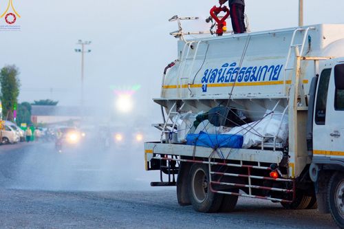 ภาพ No.107495:พิธีตักบาตรพระธรรมยาตราฯ ในโครงการธรรมยาตรากตัญญูบูชา มหาปูชนียาจารย์ พระมงคลเทพมุนี(สด จนฺทสโร) พระผู้ปราบมาร ปีที่ 12 ณ อนุสรณ์สถานมหาวิหารพระมงคลเทพมุนี อ.สองพี่น้อง จ.สุพรรณบุรี วันที่ 7 มกราคม พ.ศ. 2567