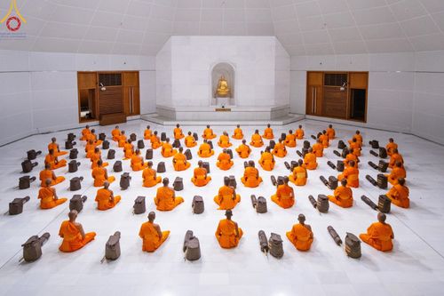 ภาพ No.189158:พระธรรมยาตราปฏิบัติธรรม และถ่ายภาพหมู่ประวัติศาสตร์ ในโครงการธรรมยาตรา กตัญญูบูชา มหาปูชนียาจารย์ พระมงคลเทพมุนี(สด จนฺทสโร) พระผู้ปราบมาร อนุสรณ์สถาน 7 แห่ง ปีที่ 13 วันที่ 4 มกราคม พ.ศ. 2568 ณ อนุสรณ์สถานมหาวิหารพระมงคลเทพมุนี (โลตัสแลนด์) อ.สองพี่น้อง