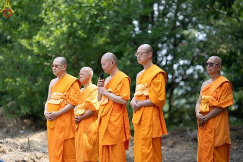 ภาพ No.148846:พิธีวางดวงแก้ว และโปรยรัตนชาติ  สถาปนาหมู่บ้านปฏิบัติธรรม และพิธีถวายภัตตาหารเพลแด่พระบวชใหม่ วัดป่าธรรมกายนานาชาติโทชิหงิ ประเทศญี่ปุ่น วันที่ 13 สิงหาคม พ.ศ. 2567