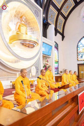 ภาพ No.96386:พิธีทอดกฐินราชันปฐพี ราชินีที่ดิน เพื่อซื้อที่ดินหลังโบสถ์ ฉลองครบรอบ 10 ปีสถาปนาโบสถ์วัดพุทธ วันอาทิตย์ที่ 19 พฤศจิกายน พ.ศ. 2566 ณ วัดพระธรรมกายนิวคาสเซิล ประเทศอังกฤษ