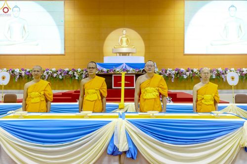 ภาพ No.233729:วันเสาร์ที่ 19 กรกฎาคม พ.ศ.2568 วันมหารำลึก ครั้งที่ 35 พิธีรำลึกถึงนักสร้างบารมี , พิธีสวดพระพุทธมนต์ , พิธีทอดผ้าบังสกุลและถวายไทยธรรม วัดพระธรรมกาย