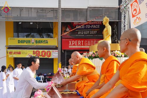ภาพ No.173819:พิธีทอดกฐิน วัดภาวนาปีนัง ประเทศมาเลเซีย วันที่ 31 ตุลาคม พ.ศ. 2567