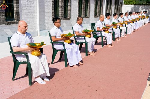 ภาพ No.83315:พิธีตัดปอยผมธรรมทายาทและฝากตัวเป็นศิษย์ ในโครงการอบรมพระธรรมทายาททวีปยุโรป รุ่นที่ 9 วันพุธที่ 12 มิถุนายน พ.ศ. 2566 ณ วัดพระธรรมกายเบเนลักซ์ ประเทศเบลเยี่ยม