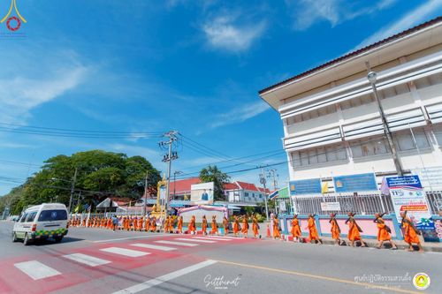 ภาพ No.222107:วันที่ 26-27 เมษายน พ.ศ. 2568 ศูนย์ปฏิบัติธรรมสวนผึ้ง ร่วมกับ ธุดงค์คสถานประจวบคีรีขันธ์ และวัดอ่าวน้อย  จัดกิจกรรมเดินธรรมยาตรา ตักบาตรข้าวสารอาหารแห้ง และจุดประทีปถวายเป็นพุทธบูชา ณ วัดอ่าวน้อย จ.ประจวบคีรีขันธ์