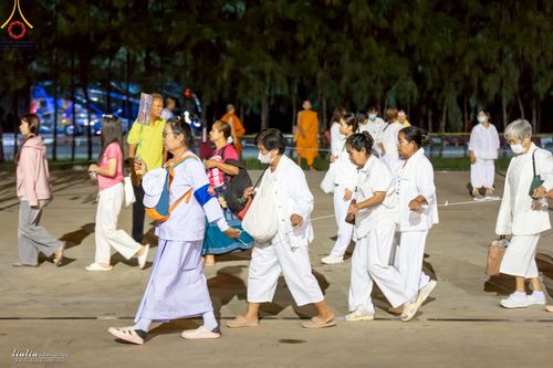 ภาพ No.219234:บรรยากาศการเดินทางเข้าวัดพระธรรมกาย , การต้อนรับปฏิสันถาร , การฉันภัตตาหารเช้า , การลงทะเบียนพระสังฆาธิการ  เนื่องในวันคุ้มครองโลก พิธีถวายมหาสังฆทานคณะสงฆ์ 40,000 กว่าวัดทั่วประเทศ ณ วัดพระธรรมกาย