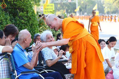 ภาพ No.198681:V.50 สารพัดV สารพัดดี ที่ธรรมยาตรา ในโครงการธรรมยาตรา กตัญญูบูชา มหาปูชนียาจารย์ พระมงคลเทพมุนี(สด จนฺทสโร) พระผู้ปราบมาร อนุสรณ์สถาน 7 แห่ง ปีที่ 13 ระหว่างวันที่ 2-31 มกราคม พ.ศ. 2568
