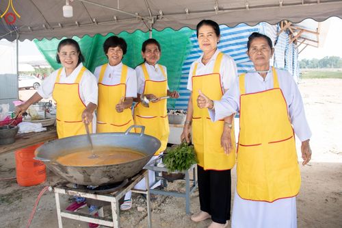 ภาพ No.144370:3 Bigboon 1.พิธีทอดผ้าป่าสถาปนาสังฆรัตนะปทุมเจดีย์ 2.พิธีประดิษฐานดอกบัวอนันต์นิรันดร์กาล 3.พิธีถวายมหาสังฆทานแด่คณะสงฆ์ทุกวัดในจังหวัดปัตตานี ณ ศูนย์อบรมเยาวชนจังหวัดปัตตานี วันอาทิตย์ที่ 14 กรกฎาคม พ.ศ. 2567