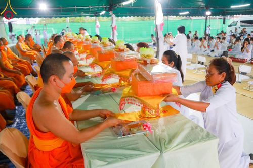 พิธีถวายภัตตาหารเป็นสังฆทาน แด่คณะพระธรรมยาตราฯ ในโครงการธรรมยาตรากตัญญูบูชา มหาปูชนียาจารย์ พระมงคลเทพมุนี(สด จนฺทสโร) พระผู้ปราบมาร อนุสรณ์สถาน 7 แห่ง ปีที่ 12 วันที่ 9 มกราคม พ.ศ. 2567 ณ อนุสรณ์สถานคลองบางนางแท่น  อ.สามพราน จ.นครปฐม