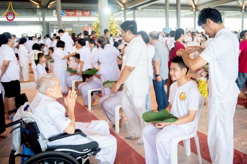 ภาพ No.214242:วันอาทิตย์ที่ 30 มีนาคม พ.ศ. 2568  พิธีปลงผมสามเณรฟื้นฟูทั่วไทย ณ มหารัตนวิหารคด คอร์ 22 วัดพระธรรมกาย จ.ปทุมธานี