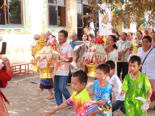 ภาพ No.168904:พิธีทอดกฐิน ณ วัดกุญชรดาราม จ.อุดรธานี ในโครงการกฐินสามัคคีทั่วไทย 30,000 วัด บูชาธรรม 80 ปี หลวงพ่อธัมมชโย โดยคณะศิษยานุศิษย์วัดพระธรรมกาย วันที่ 22 ตุลาคม พ.ศ. 2567