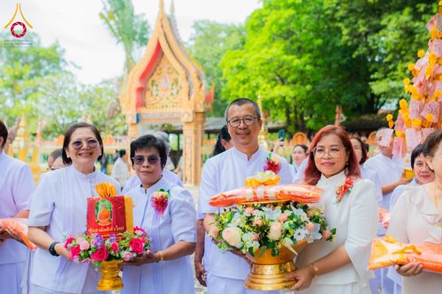 ภาพ No.178333:พิธีทอดกฐิน ณ วัดหัวโพธิ์ ต.หัวโพธิ์ อ.สองพี่น้อง จ.สุพรรณบุรี ในโครงการทอดกฐินสามัคคีทั่วไทย 30,000 วัด บูชาธรรม 80 ปี หลวงพ่อธัมมชโย โดยคณะศิษยานุศิษย์วัดพระธรรมกาย วันที่ 9 พฤศจิกายน พ.ศ. 2567