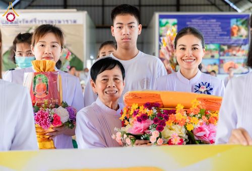 ภาพ No.176907:พิธีทอดกฐิน ณ วัดศรีวรรณวนาราม จ.ปทุมธานี ในโครงการทอดกฐินสามัคคีทั่วไทย 30,000 วัด บูชาธรรม 80 ปี หลวงพ่อธัมมชโย โดยคณะศิษยานุศิษย์วัดพระธรรมกาย วันที่ 2 พฤศจิกายน พ.ศ. 2567