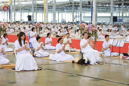 ภาพ No.237190:วันอาทิตย์ที่ 11 สิงหาคม พ.ศ. 2568 งานบุญวันอาทิตย์ พิธีจุดเทียนใจ ไฟนิรันด์ อนันตชัย ณ วัดพระธรรมกาย จ.ปทุมธานี