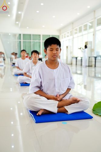 ภาพ No.134802:พิธีตัดปอยผม พิธีขอขมารับผ้าไตร พิธีบรรพชา และพิธีถวายบาตร ในโครงการบรรพชาสามเณร ฟื้นฟูพระพุทธศาสนาทั่วไทย  ณ ศูนย์ปฏิบัติธรรมและศูนย์อบรมเยาวชนเพชรบุรี ต.ท่าแลง อ.ท่ายาง จ.เพชรบุรี