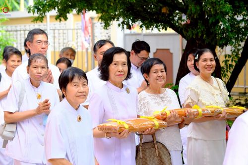 ภาพ No.254615:วันที่ 13 ตุลาคม พ.ศ. 2568 พิธีทอดกฐินสามัคคีทั่วไทย 30,000 วัด โดยคณะศิษยานุศิษย์ บูชาธรรม 81 ปี หลวงพ่อธัมมชโย ณ วัดจันทร์ใน แขวงบางคอแหลม เขตยานนาวา กรุงเทพมหานคร