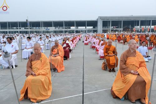 ภาพ No.77153:พิธีจุดมาฆประทีป ในวันมาฆบูชา อาทิตย์ต้นเดือนที่ 6 มีนาคม พ.ศ. 2566 ณ วัดพระธรรมกาย อ.คลองหลวง จ.ปทุมธานี