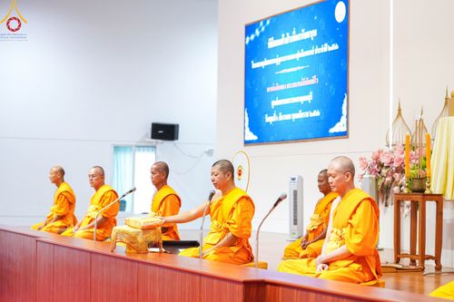 ภาพ No.101259:พิธีบรรพชาธรรมทายาท ในโครงการอุปสมบทบูชาธรรม มหาปูชนียาจารย์ พ.ศ. 2566 ณ วัดไชยชุมพลชนะสงคราม จ.กาญจนบุรี วันที่ 6 ธันวาคม พ.ศ. 2566