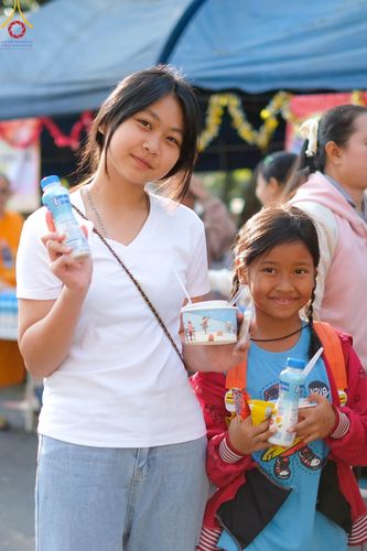 ภาพ No.194104:วัดพระธรรมกาย จัดงานวันเด็กแห่งชาติ ประจำปี พ.ศ.2568 ออกร้านอาหาร 200 ร้าน มอบของขวัญหลายหมื่นชิ้น วันที่ 12 มกราคม พ.ศ. 2568 วัดพระธรรมกาย อ.คลองหลวง จ.ปทุมธานี