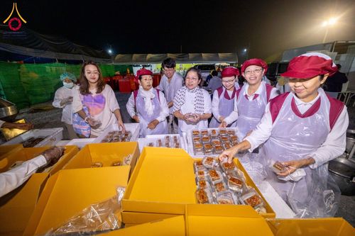 ภาพ No.199325:พิธีถวายภัตตาหารเป็นสังฆทาน แด่พระธรรมยาตรา ณ อนุสรณ์สถานบางปลา วัดบางปลา อำเภอบางเลน จังหวัดนครปฐม ในโครงการธรรมยาตรา กตัญญูบูชา มหาปูชนียาจารย์ พระมงคลเทพมุนี(สด จนฺทสโร) พระผู้ปราบมาร อนุสรณ์สถาน 7 แห่ง ปีที่ 13 วันที่ 22 มกราคม พ.ศ. 2568