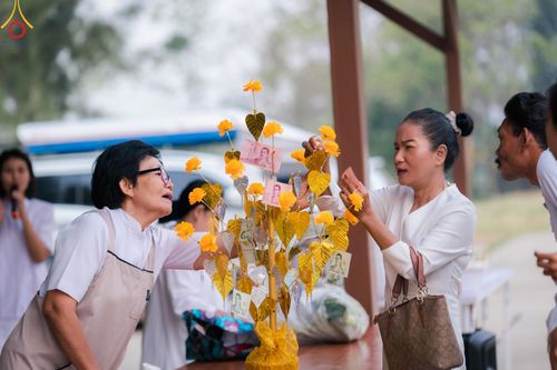 ภาพ No.135237:พิธีขอขมารับผ้าไตร, พิธีบรรพชา ในโครงการบรรพชาสามเณร ฟื้นฟูพระพุทธศาสนาทั่วไทย ณ ศูนย์อบรมเยาวชนกาญจนบุรี วันที่ 6 เมษายน พ.ศ. 2567