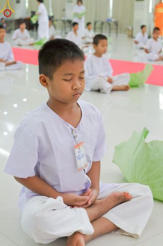 ภาพ No.216146:วันเสาร์ที่ 5 เมษายน พ.ศ. 2568 พิธีตัดปอยผม พิธีขอขมาผู้ปกครอง พิธีขอขมามอบผ้าไตร พิธีบรรพชา พิธีถวายบาตรสามเณร ณ ศูนย์ปฏิบัติธรรมและศูนย์อบรมเยาวชนเพชรบุรี ต.ท่าแลง อ.ท่ายาง จ.เพชรบุรี