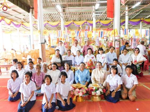 พิธีทอดกฐิน ณ วัดโพนไพล จ.นครราชสีมา ในโครงการกฐินสามัคคีทั่วไทย 30,000 วัด บูชาธรรม 80 ปี หลวงพ่อธัมมชโย โดยคณะศิษยานุศิษย์วัดพระธรรมกาย วันที่ 27 ตุลาคม พ.ศ. 2567