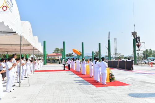 ภาพ No.121085:พิธีทอดผ้าป่า โครงสร้างหลังคา เสาคู่ค้ำฟ้ามหามงคล เพื่อสถาปนาอาคาร 80 ปี หลวงพ่อธัมมชโย ณ ศูนย์ปฏิบัติธรรมวิหารแดง ต.เจริญธรรม อ.วิหารแดง จ.สระบุรี วันที่ 27 มกราคม พ.ศ. 2567