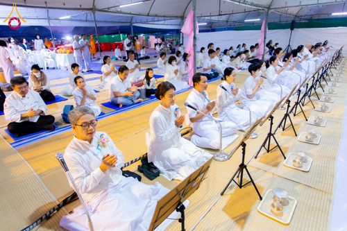 ภาพ No.198285:พิธีถวายภัตตาหารเป็นสังฆทาน แด่พระธรรมยาตรา ณ อนุสรณ์สถานบางปลา วัดบางปลา อำเภอบางเลน จังหวัดนครปฐม ในโครงการธรรมยาตรา กตัญญูบูชา มหาปูชนียาจารย์ พระมงคลเทพมุนี(สด จนฺทสโร) พระผู้ปราบมาร อนุสรณ์สถาน 7 แห่ง ปีที่ 13 วันที่ 20 มกราคม พ.ศ. 2568