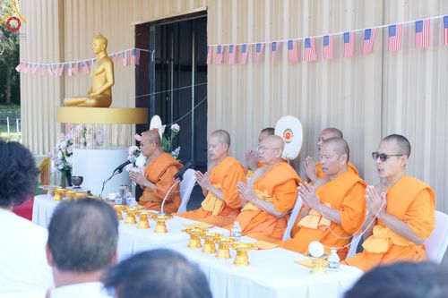 ภาพ No.142882:พิธีเจริญพระพุทธมนต์ โปรยรัตนชาติ เพื่อความเป็นสิริมงคล  ณ พื้นที่ก่อสร้างอาคารปฏิบัติธรรม “แก้วธรรมชัยรัตนอนันต์”  วัดพระธรรมกายเทนเนสซี ประเทศสหรัฐอเมริกา วันอังคารที่ 2 กรกฎาคม พ.ศ. 2567