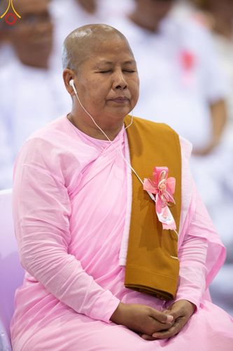 ภาพ No.124519:พิธีถวายรางวัล Guinness World Records "สถิตินั่งสมาธิและร่วมลงชื่อเพื่อสร้างสันติภาพโลก ด้วยจำนวนคนที่มากที่สุดในโลก" ณ สภาธรรมกายสากล วัดพระธรรมกาย วันมาฆบูชา เสาร์ที่ 24 กุมภาพันธ์ พ.ศ. 2567