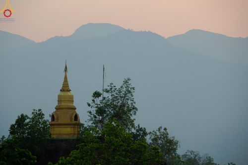 ภาพ No.62210:Photo Story  มหัศจรรย์วัดดงดินแดง Episode 4 กิจกรรมตักบาตรฉลองพระ-เณรกว่า 500 รูป