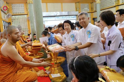 ภาพ No.183195:พิธีทอดกฐิน ณ วัดจวนดำรงศ์ราชพลขันต์ อ.พระประแดง จ.สมุทรปราการ ในโครงการทอดกฐินสามัคคีทั่วไทย 30,000 วัด บูชาธรรม 80 ปี หลวงพ่อธัมมชโย โดยคณะศิษยานุศิษย์วัดพระธรรมกาย วันศุกร์ที่ 15 พฤศจิกายน พ.ศ. 2567