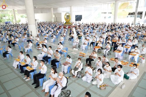 ภาพ No.82776:พิธีบุพเปตพลี ครั้งที่ 136 ร่วมอุทิศบุญแด่ญาติที่ล่วงลับไปแล้ว และสืบทอดอายุพระพุทธศาสนา วันเสาร์ที่ 17 มิถุนายน พ.ศ.2566 (วันพระแรม 14 ค่ำเดือน 7) ณ หอฉันคุณยายอาจารย์ฯ วัดพระธรรมกาย