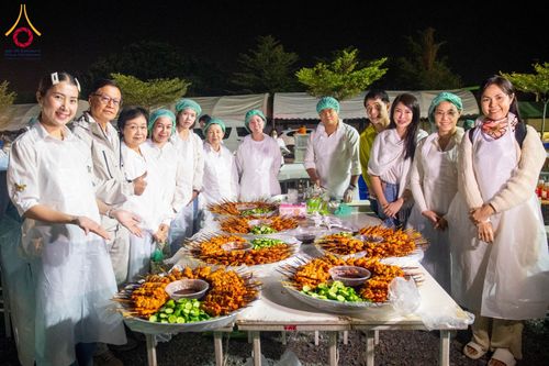 ภาพ No.196876:พิธีถวายภัตตาหารเป็นสังฆทาน แด่พระธรรมยาตรา ณ วัดโบสถ์(บน) ตำบลบางคูเวียง อำเภอบางกรวย จังหวัดนนทบุรี ในโครงการธรรมยาตรา กตัญญูบูชา มหาปูชนียาจารย์ พระมงคลเทพมุนี(สด จนฺทสโร) พระผู้ปราบมาร อนุสรณ์สถาน 7 แห่ง ปีที่ 13 วันที่ 18 มกราคม พ.ศ. 2568