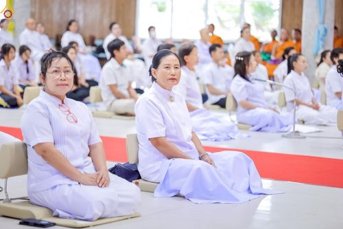 ภาพ No.249032:วันที่ 26-28 กันยายน พ.ศ. 2568 โครงการอบรม อุบาสกแก้ว อุบาสิกาแก้ว รุ่นที่ 3  ณ ศูนย์ปฏิบัติธรรมสมุทรปราการ ได้รับความเมตตาจากคณะสงฆ์ในพื้นที่  รวมถึงผู้บริหารสถานศึกษา ที่นำนักเรียนระดับมัธยมปลาย  มารับฟังข้อมูลเพื่อที่จะเป็นกำลังสำคัญ ในการเข้าร่วมขบวน